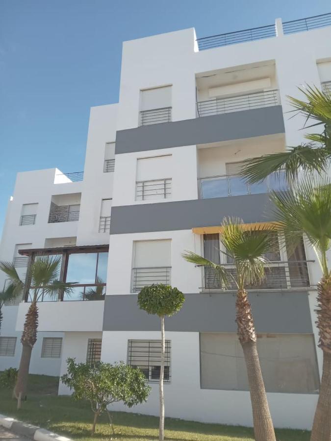 Coquet apparemment dans résidence fermée, securisée en face plage Houara - B&B
