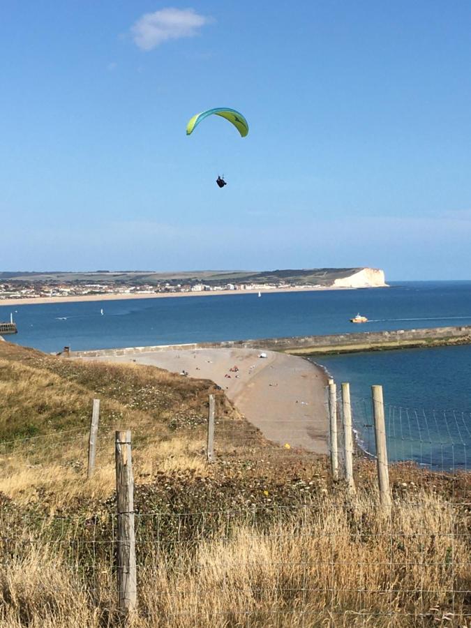 Stylish Cabin in East Sussex near Newhaven ferry - B&B