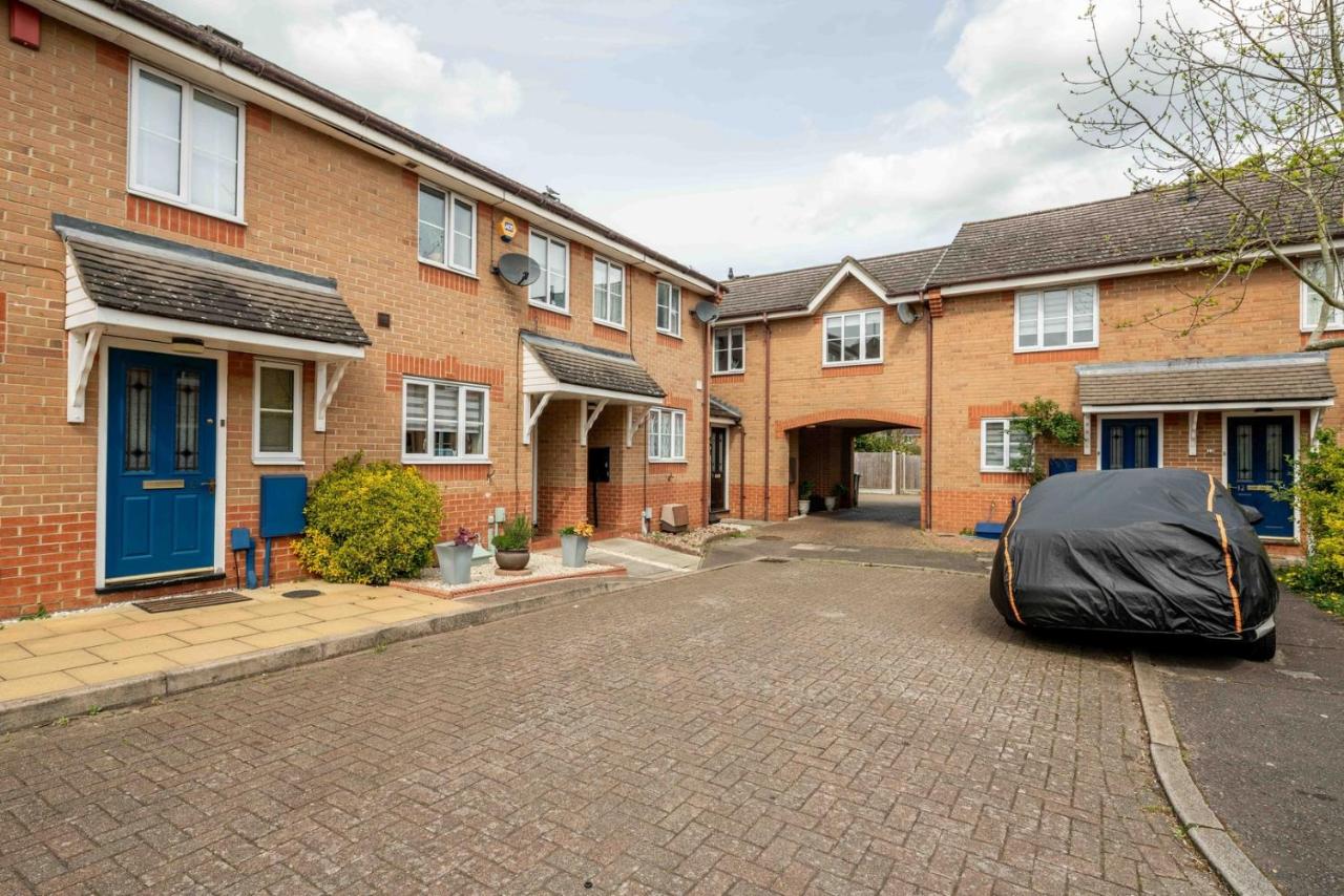 Loughton Hideaway: Cozy 1BD Near Tube & Nature - Bed and Breakfast Theydon Bois