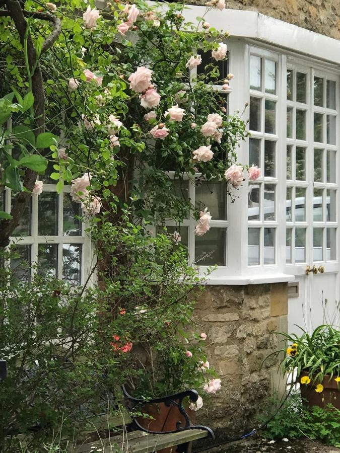 Apartment above Samantha Dadd Art Studio - in the Cotswolds - B&B