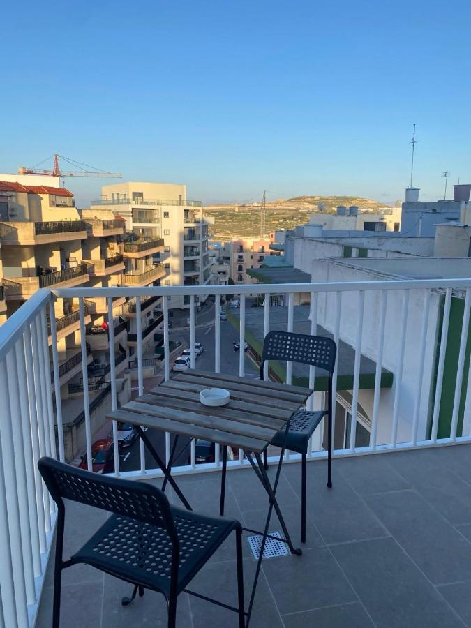 Modern Apartment in Qawra - Ferienwohnung