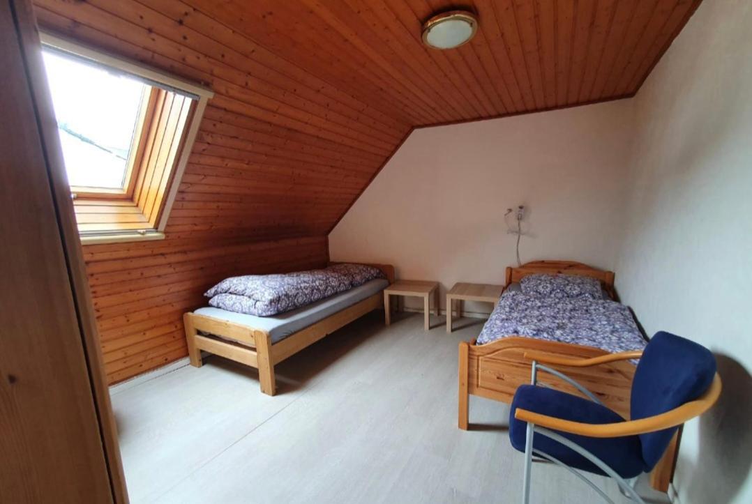 Monteurhaus - 6 Zimmer , 2 Bäder, Terrasse - B&B