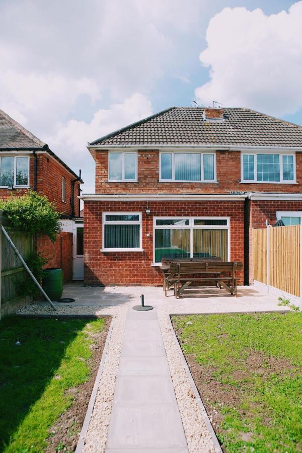 Stylish 3-Bed house NEC-JLR-Airport-HS2-Driveway - Ferienwohnung