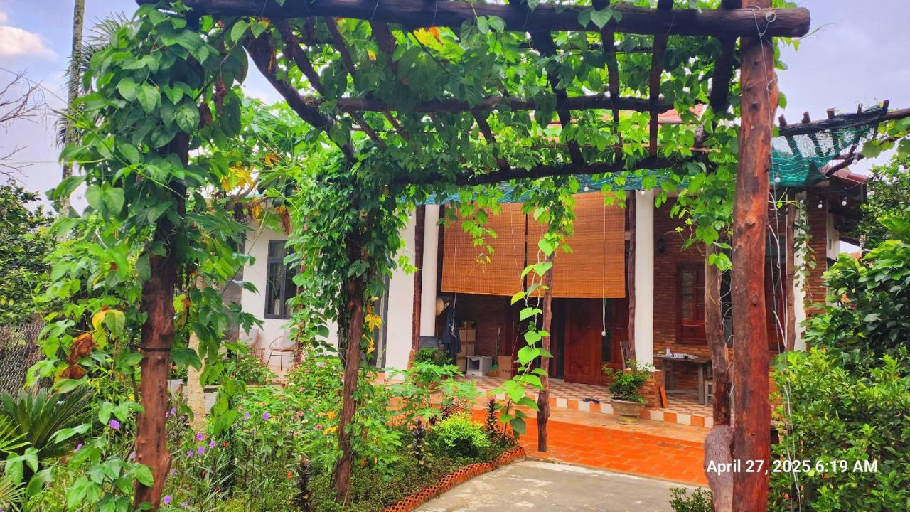 Du Yên Garden Of Blessings - Bed and Breakfast Tân Phú