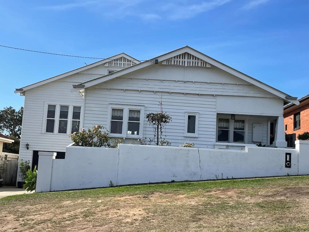 That White House - B&B Warrnambool