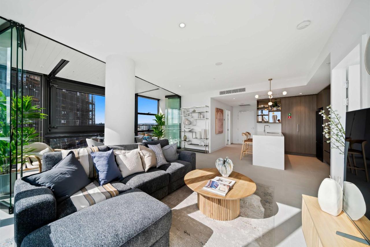 Prime Location CBD with Pool & Gym - B&B Perth