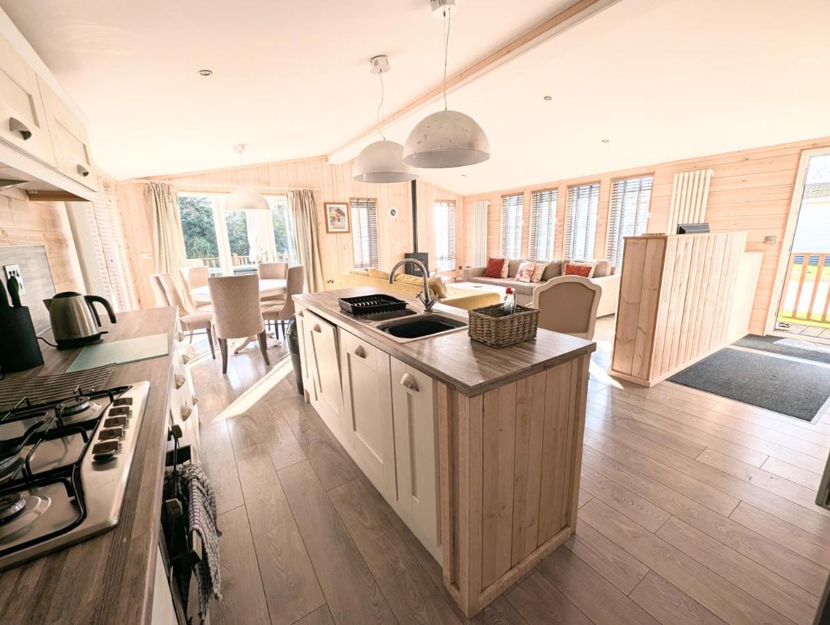 1 or 2 bedroom Hot tub Lodges - B&B North Walsham