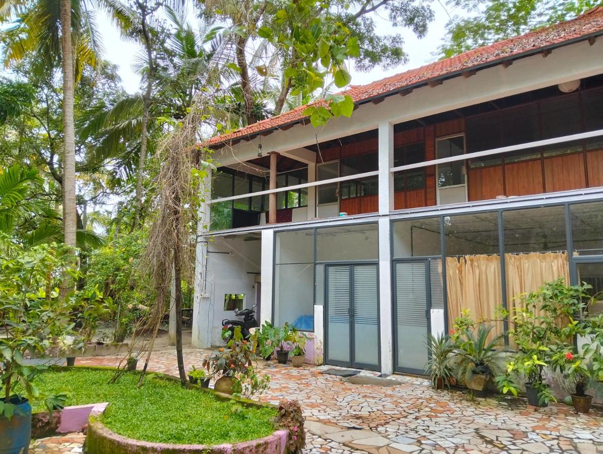 Lakeview Outhouse - B&B Kochi