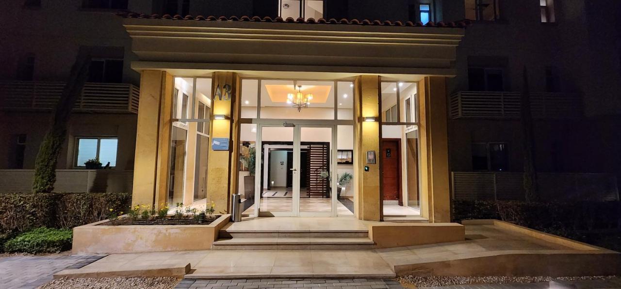 Sunny Cairo City Center l Serviced l Golf l Pool l Gym l 1 - Ferienwohnung Kairo
