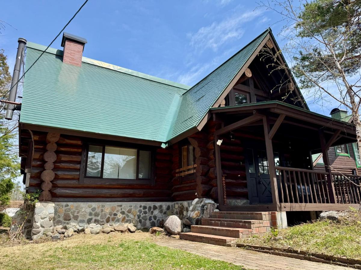 Hakuba Riverside Loghouse - B&B