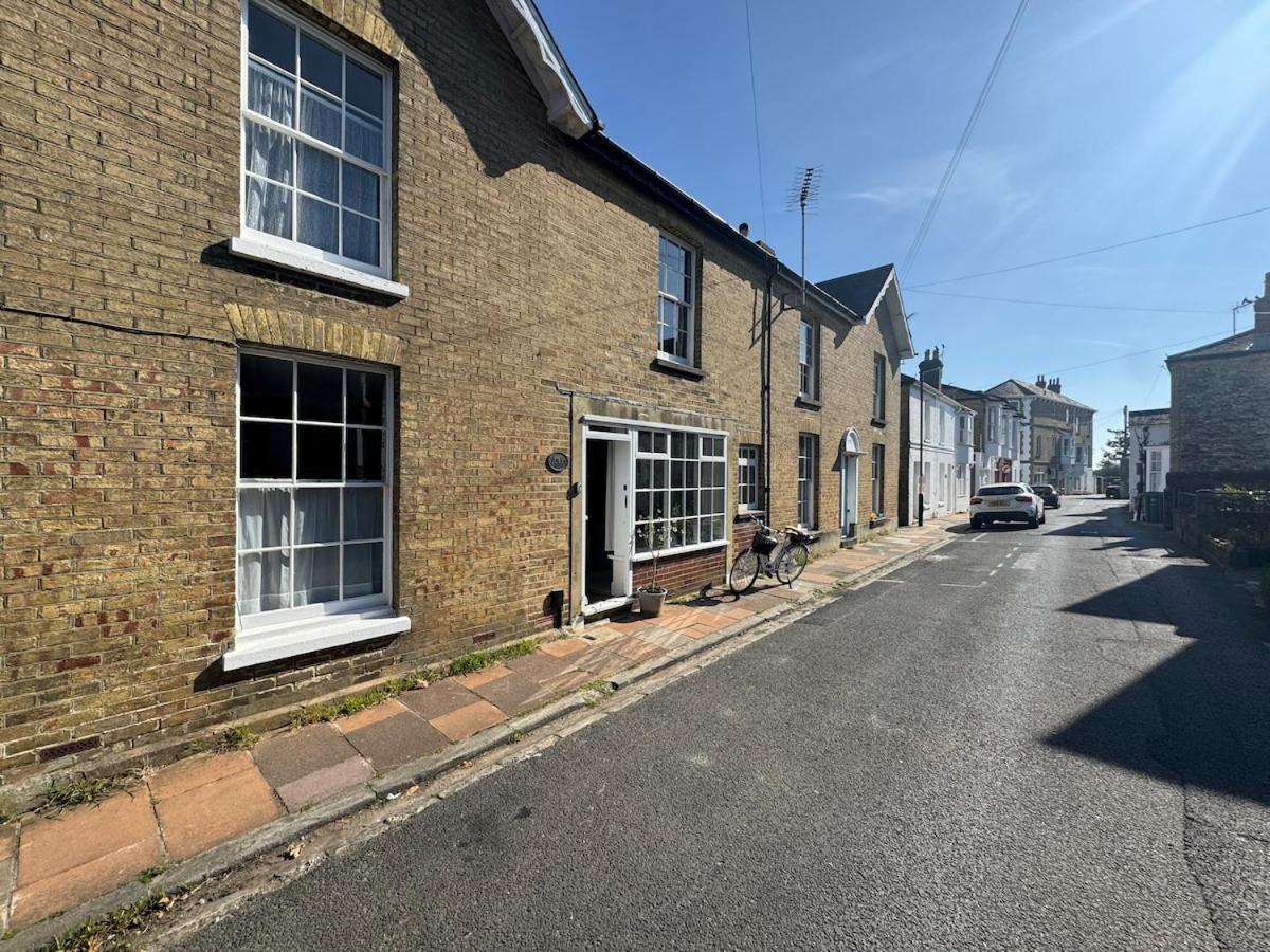 Gulls, charming seaside cottage, centrally located - B&B Seaview