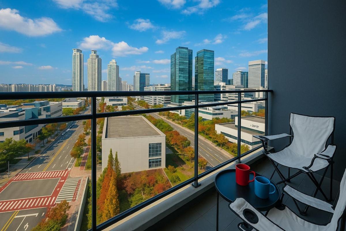 W 2BR 60m2 Newly Built High Floor APT 2min to Hyundai Outlet Triple St 2Free Parking - B&B
