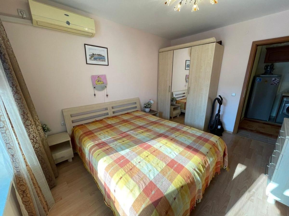 One-Bedroom Apartment with Sea View and Balcony