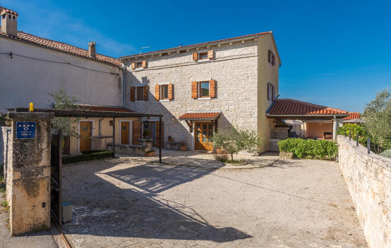 Villa Katarina, a perfect summer retreat in central Istria - B&B Peresiji