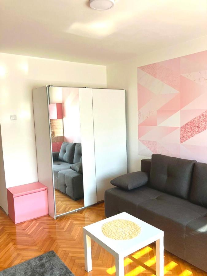 Charming Downtown Room - B&B