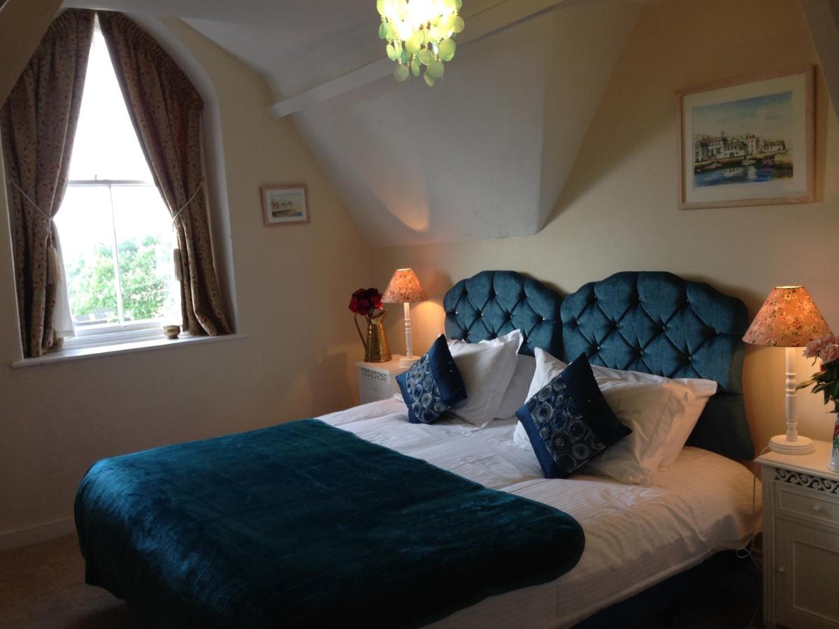 Medium Double Room with Sea View - Room 9