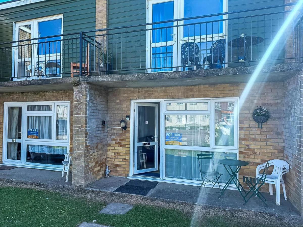 Superb Chalet, Sleeps 8, Nearby Hemsby Beach In Norfolk Ref 18193B - B&B