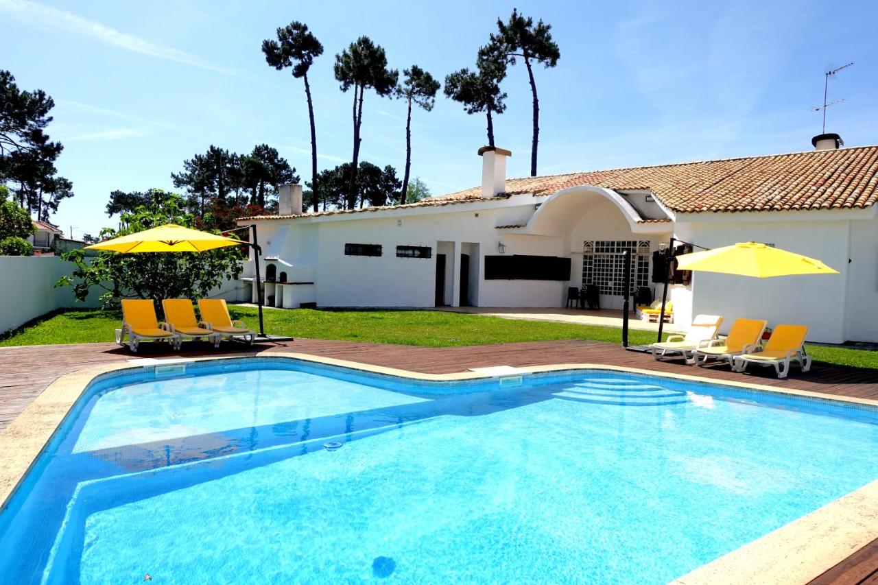 Villa near Beach & Lisbon - B&B Corroios