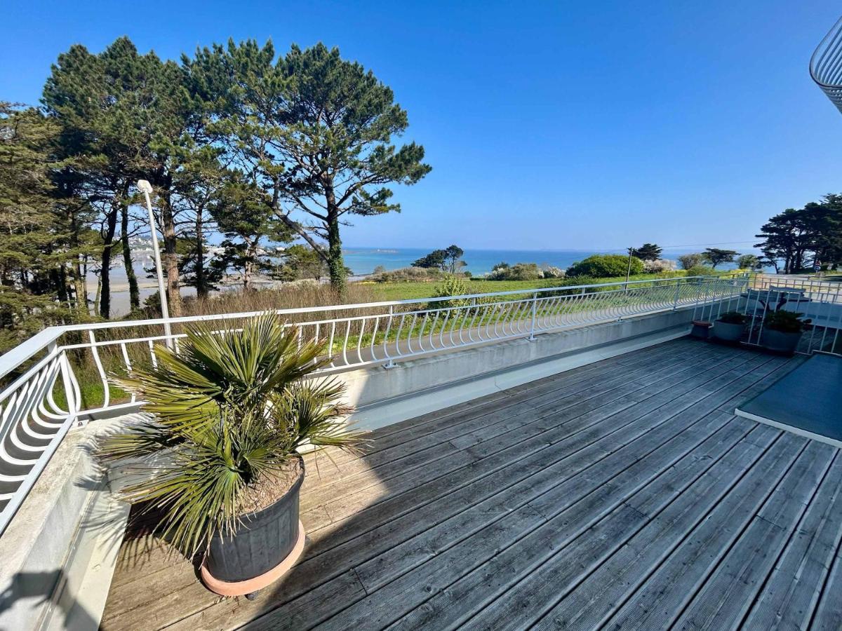 Seafront flat with indoor pool with stunning views - Ferienwohnung