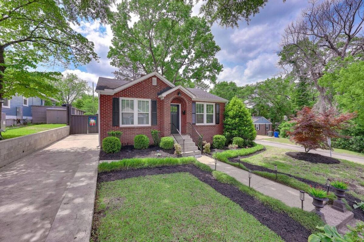 2BD 2BA Bungalow Beautiful Backyard Grill - B&B Columbia