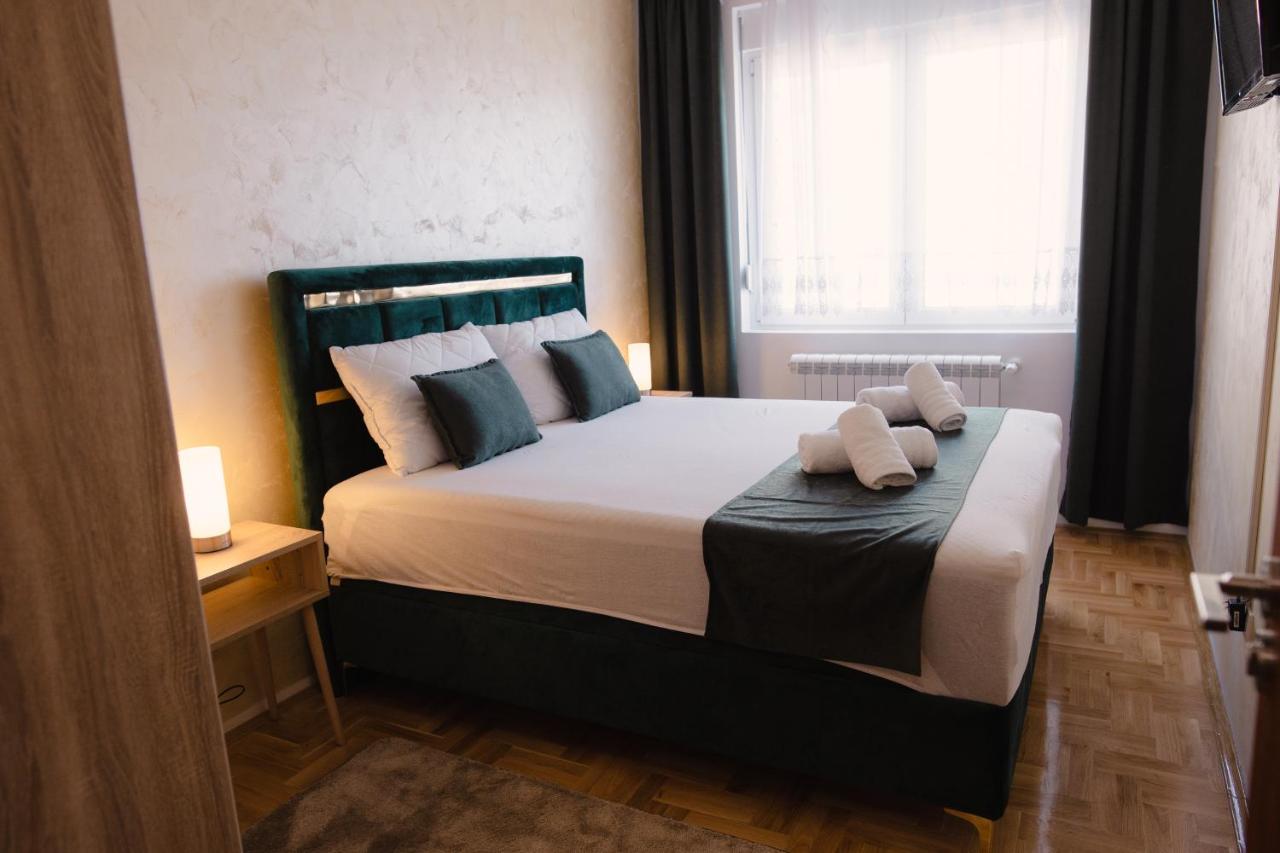 Lux 010 - B&B