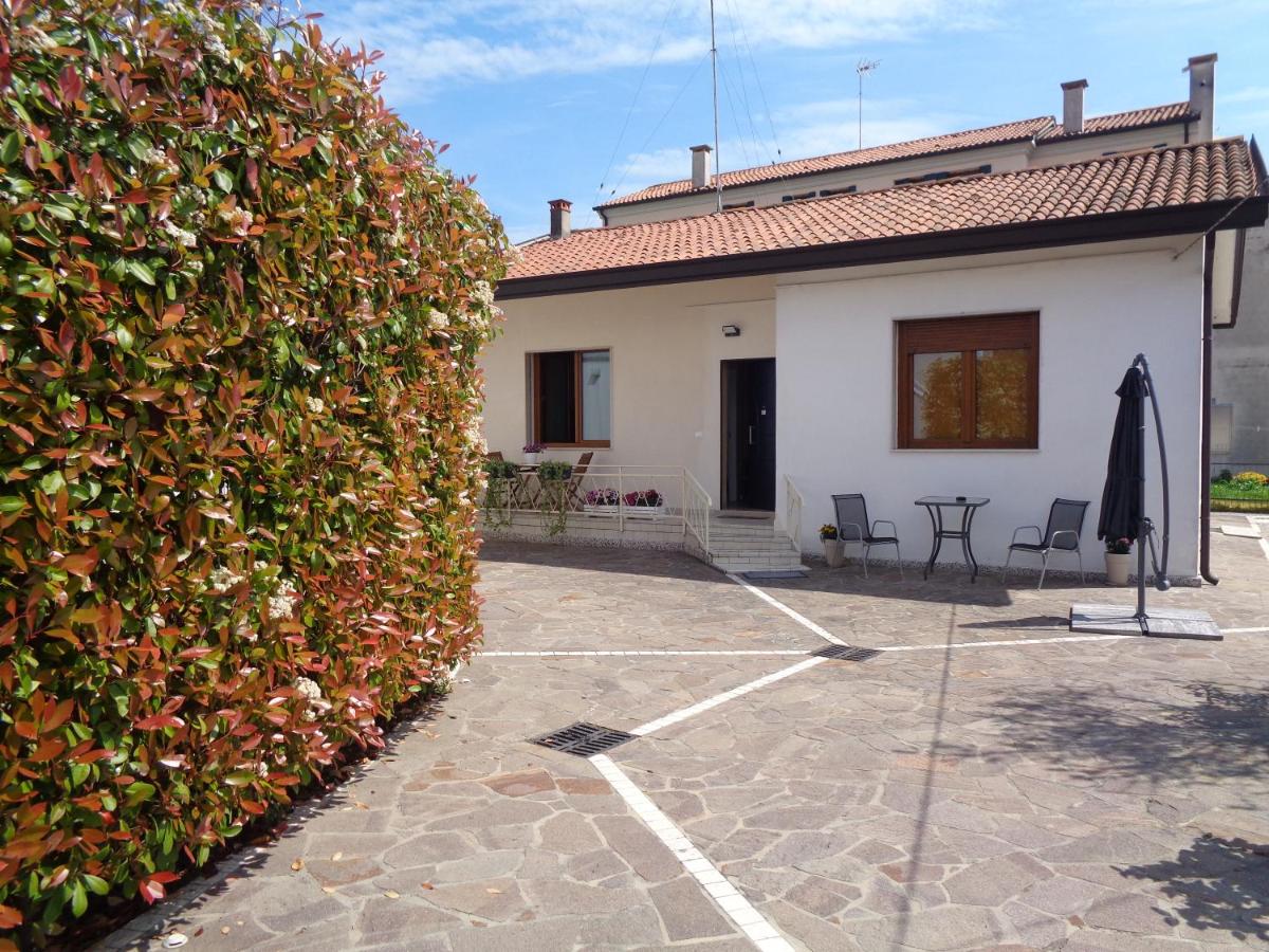 Appartamenti C&M Al Cortile vicino Venezia e Aeroporto VCE - Chambres d’hôtes Venise
