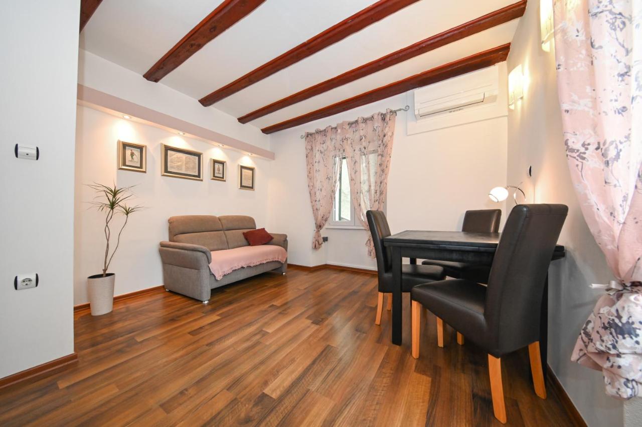 Apartment Aldora - Bed and Breakfast Zadar