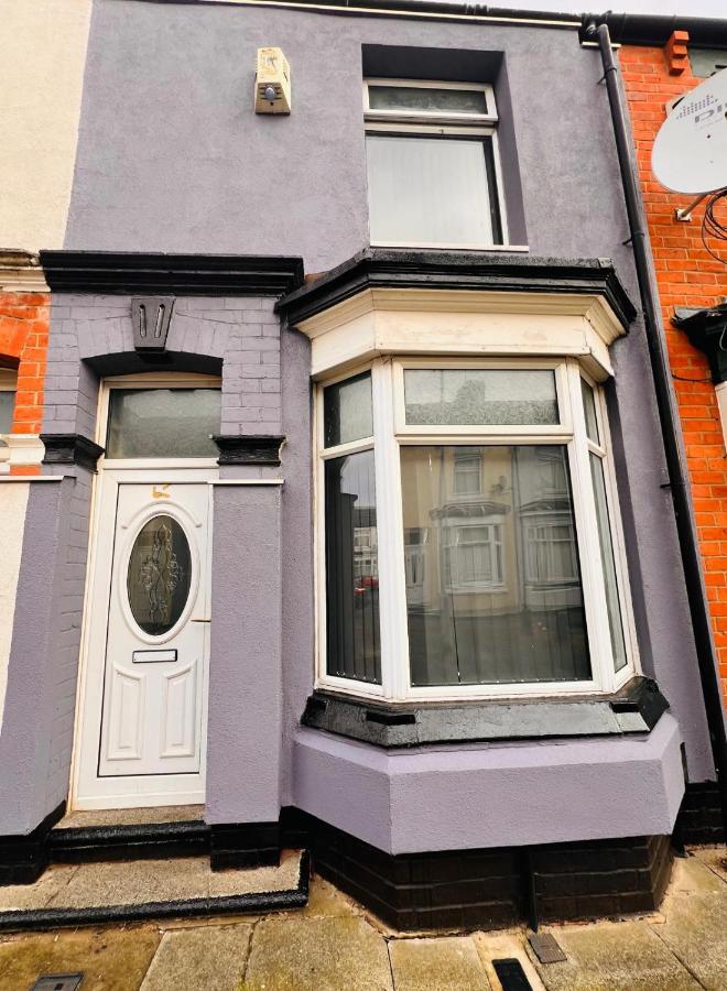 Modern 3 Bed Home Central Location free WiFi Netflix and street parking - B&B Middlesbrough
