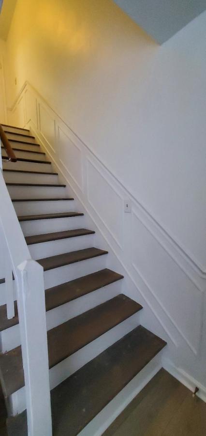 quiet 2 bedroom with fence and fire pit - B&B Raleigh