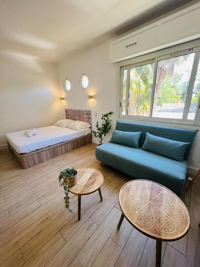 Seaside Studio with Terrace and Free Parking - Beach 2 Min Walk - B&B Villeneuve-Loubet