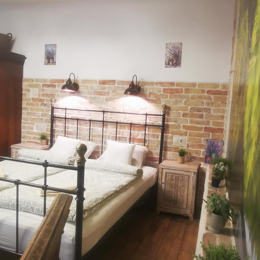 Kúria Apartman Extra - B&B Budapest