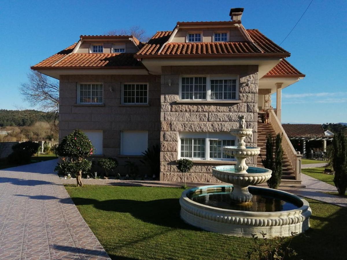 APARTAMENTO RURAL DUPLEX ( 270 metros.) DE 4 HAB. EN TOMIÑO CON JARDIN PRIVADO - Ferienwohnung