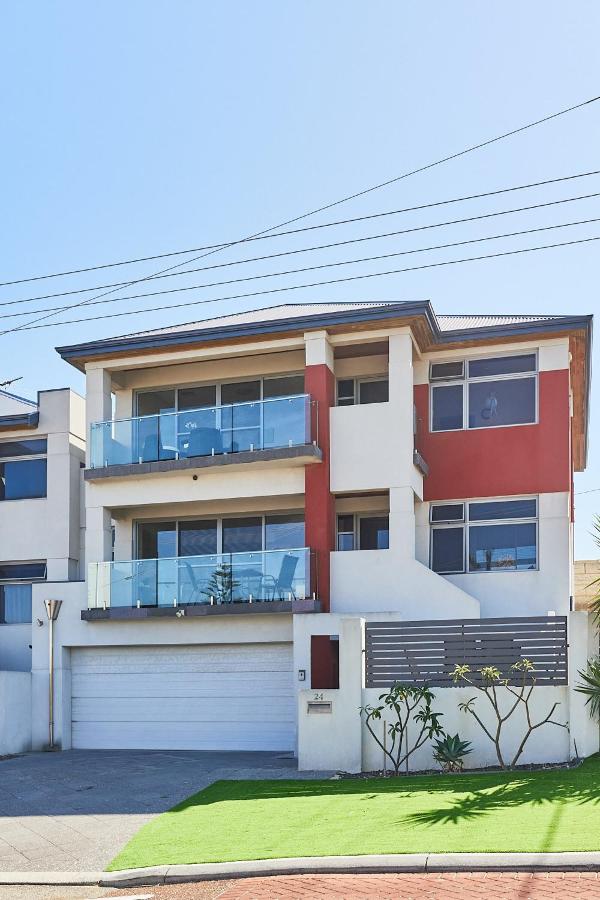 Walk to Scarborough Beach - B&B Perth