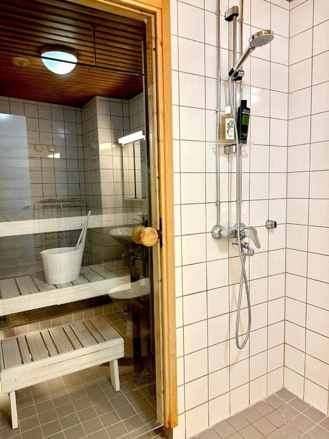 Helsinki stylish one bedroom apartment - metro, sauna and free parking - Bed and Breakfast Helsinki