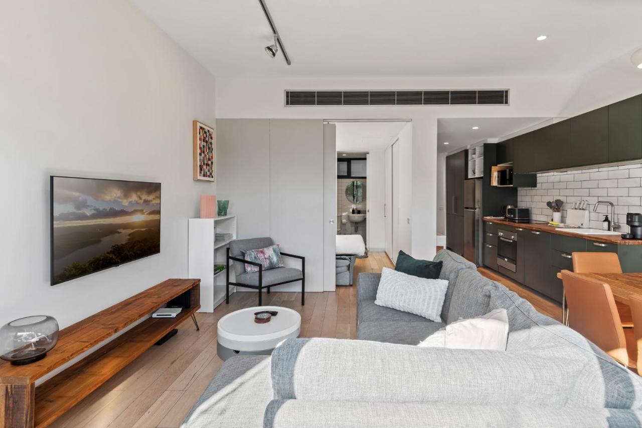 Chic 2-Bed Apartment in Vibrant St Kilda - B&B Melbourne