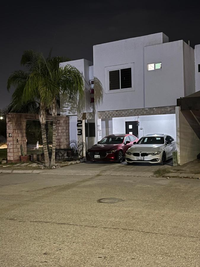 Casa completa y equipada 4 habitaciones 6 camas asador y juguetes para niños A 10 minutos de parques industriales, clínicas 71 y 16 del IMSS y del ISSSTE - Ferienwohnung Torreón