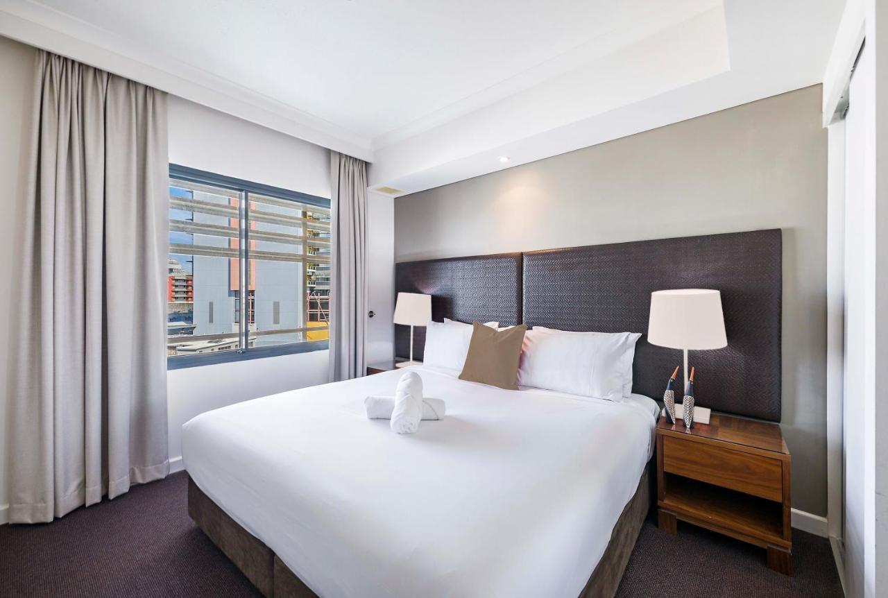 Couple's Escape on the Esplanade with Pool & Balcony - Bed and Breakfast