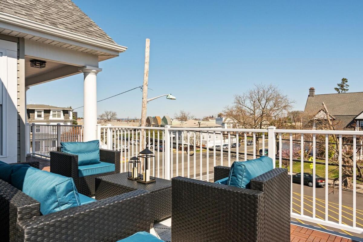 NYC 20min, Sleeps 10, Free Parking, Patio - B&B Bayonne