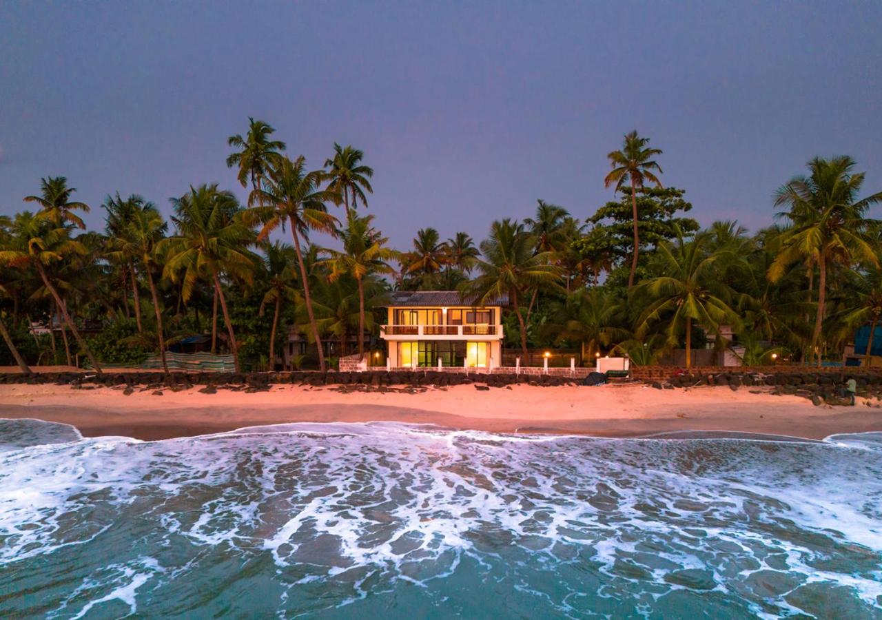 Beachside Pool Villa - Karthiyayini by VOYE HOMES - Bed and Breakfast