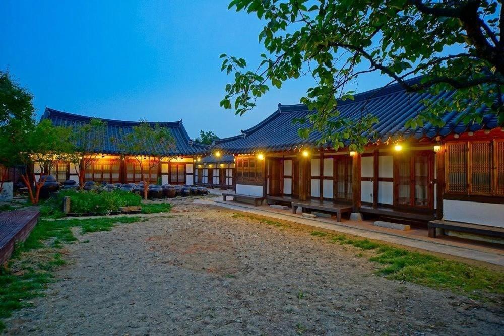 Jeonju Hanok Maeul Dongrakwon Hanok Hotel - B&B Jeonju