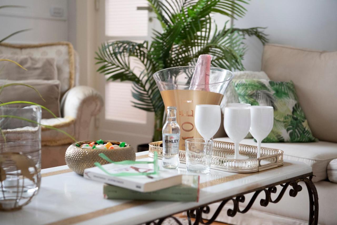 Grandi Residenze Napoli- Piazza Carità con vista - B&B Napoli