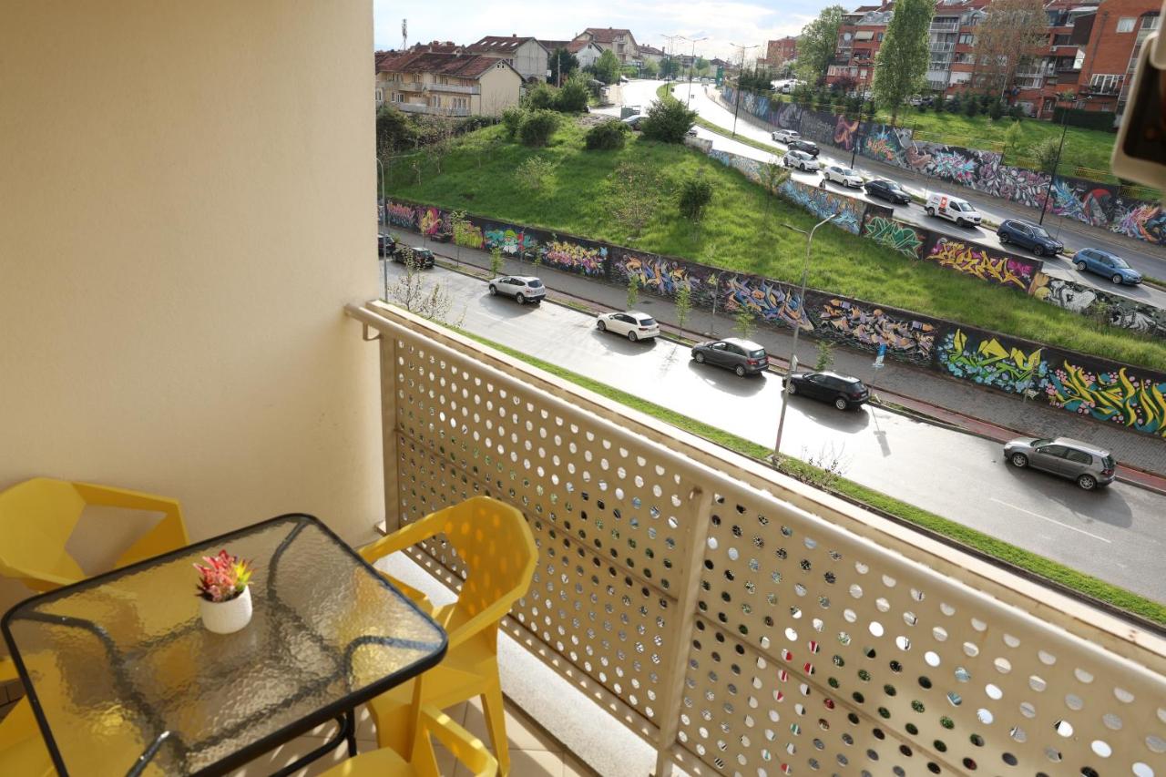 Bright & Urban Apartment - Ferienwohnung Pristina