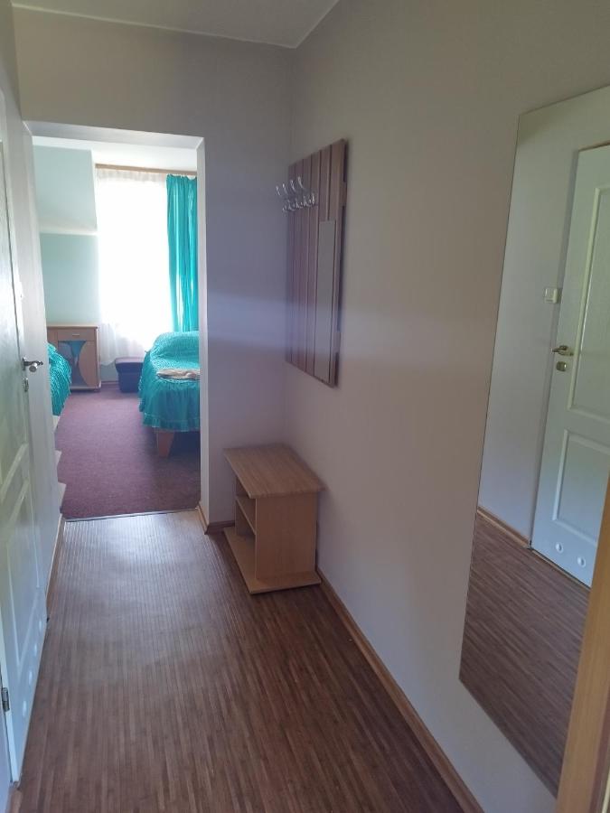Kleines Zweibettzimmer
