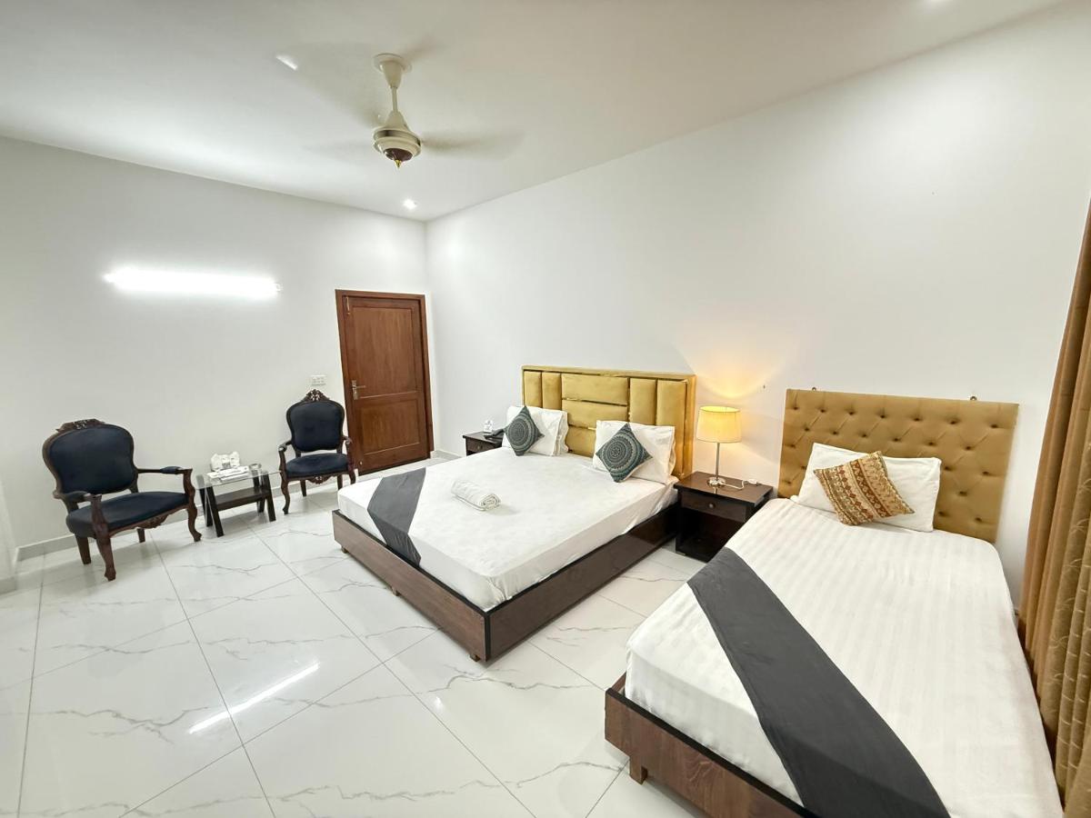 Deluxe Family Room