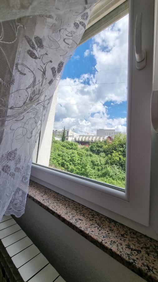 Mostar Hospital view apartment - Bed and Breakfast