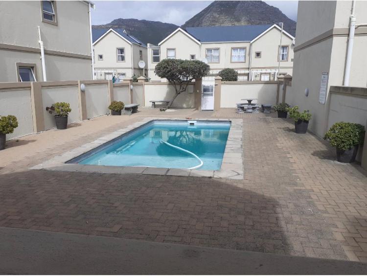 Cosy Guesthouse near Muizenberg Beach - B&B