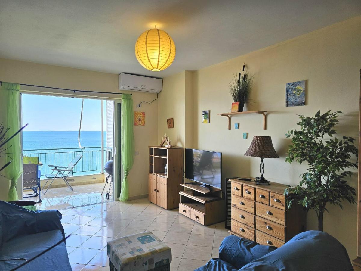 Janosh Front line apartment in Saranda - B&B