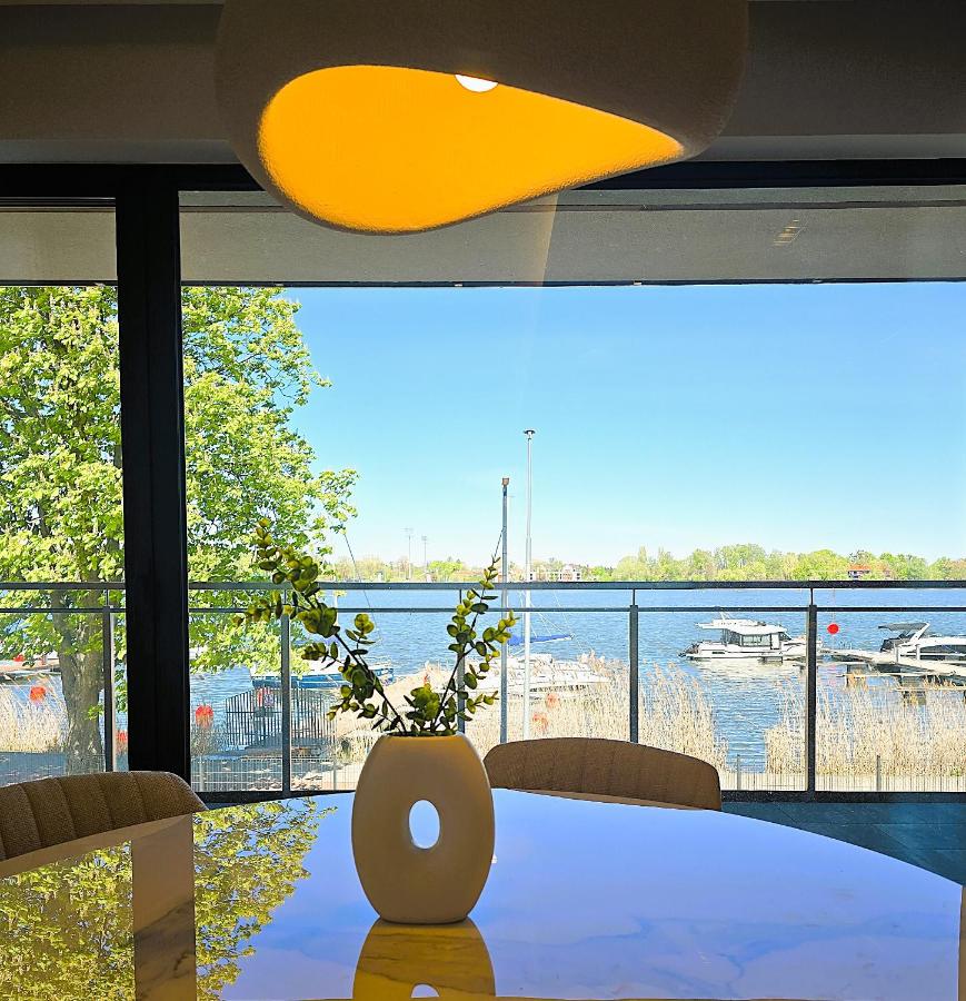 Marina Ostróda IV - super widok na jezioro, 10 m do wody, taras i balkon, winda, klima, garaż - Bed and Breakfast