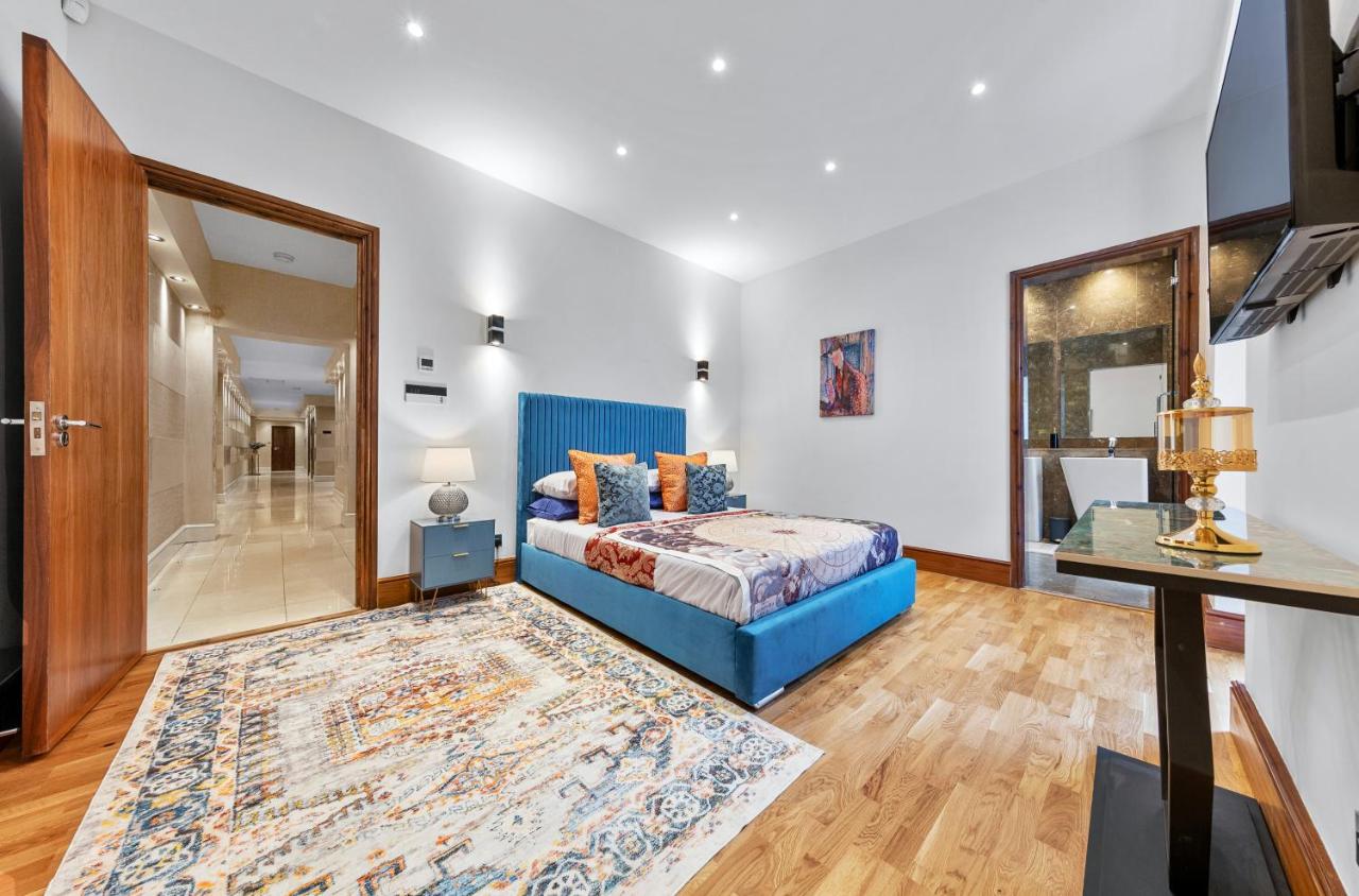 250 SqM MEGA MANSION - B&B Londra