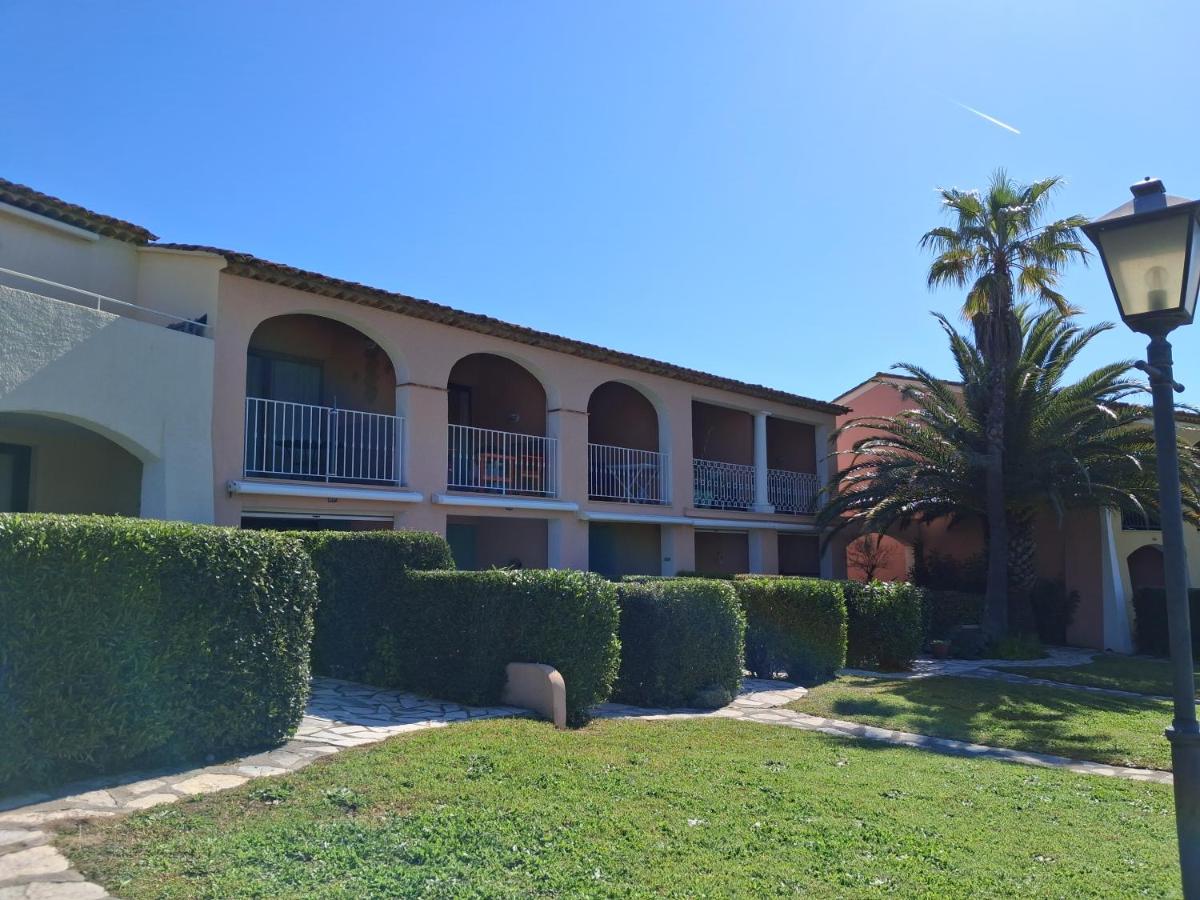 Joli appartement Les Parcs de Grimaud - Piscine - Ferienwohnung Grimaud